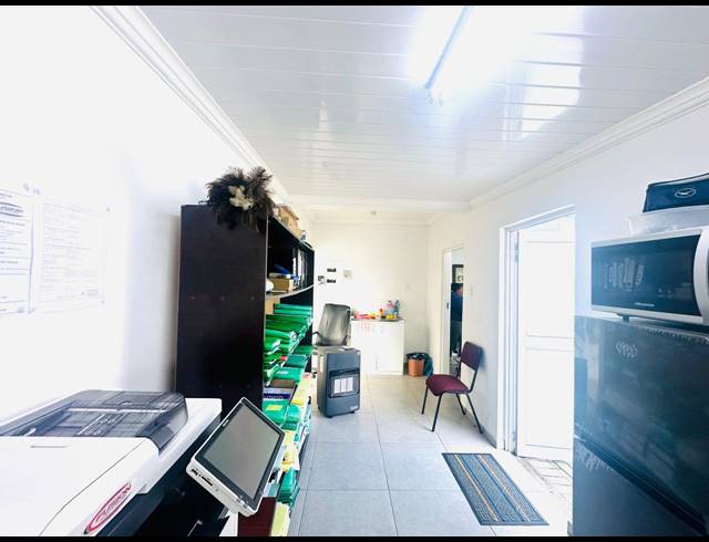 261M² OFFICE FOR SALE IN BEREA